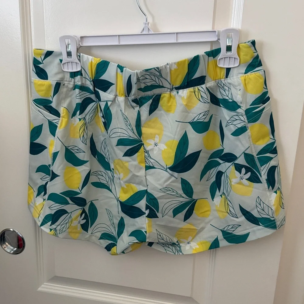 Oiselle Track Fan shorts - 8 - lemon print - Picture 5 of 5